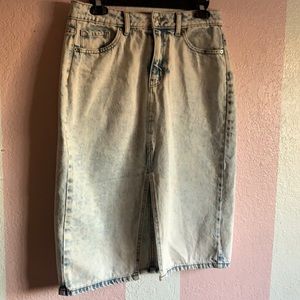 ✨ Light wash denim skirt ✨